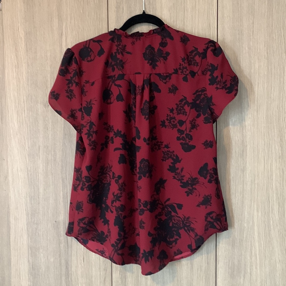 Burgundy tulip sleeve blouse - Picture 2 of 8